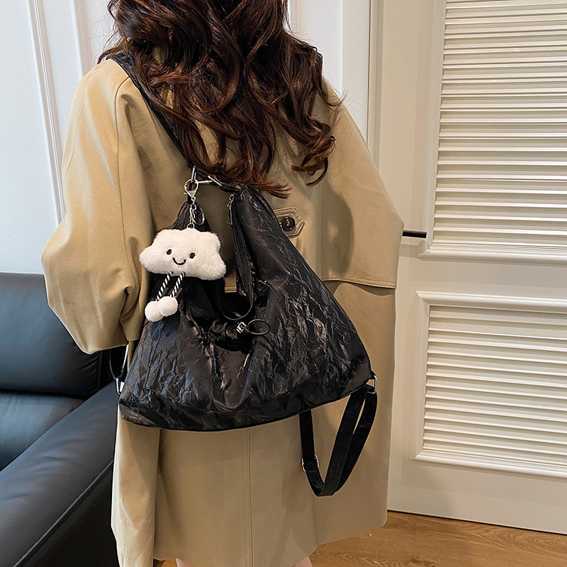 Bolso de alta gama para mujer 2024 nueva mochila de viaje de gran capacidad bolso de hombro de cadena salvaje mochila de viaje