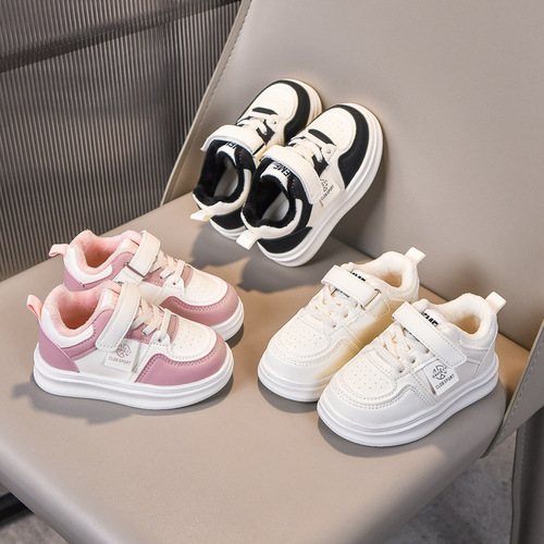 Children's shoes for wholesale, autumn and winter new boy's sports shoes, girl's lined medium and small children's board shoes, winter warm children's shoes