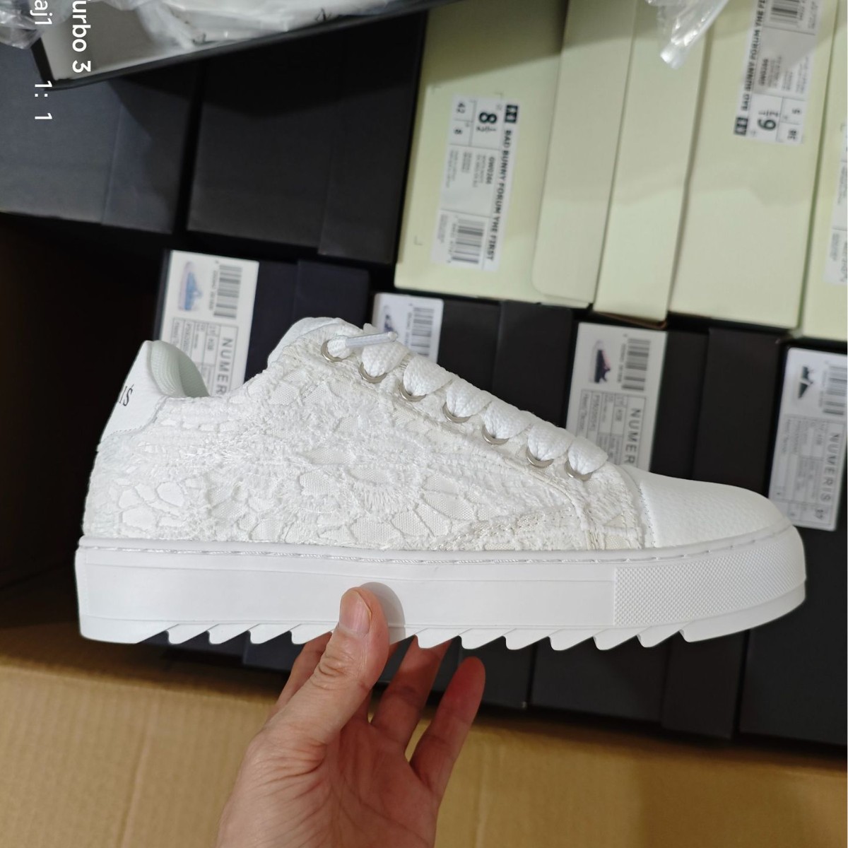 Numeris aşağı üzlü ağ idman ayaqqabısı, unisex