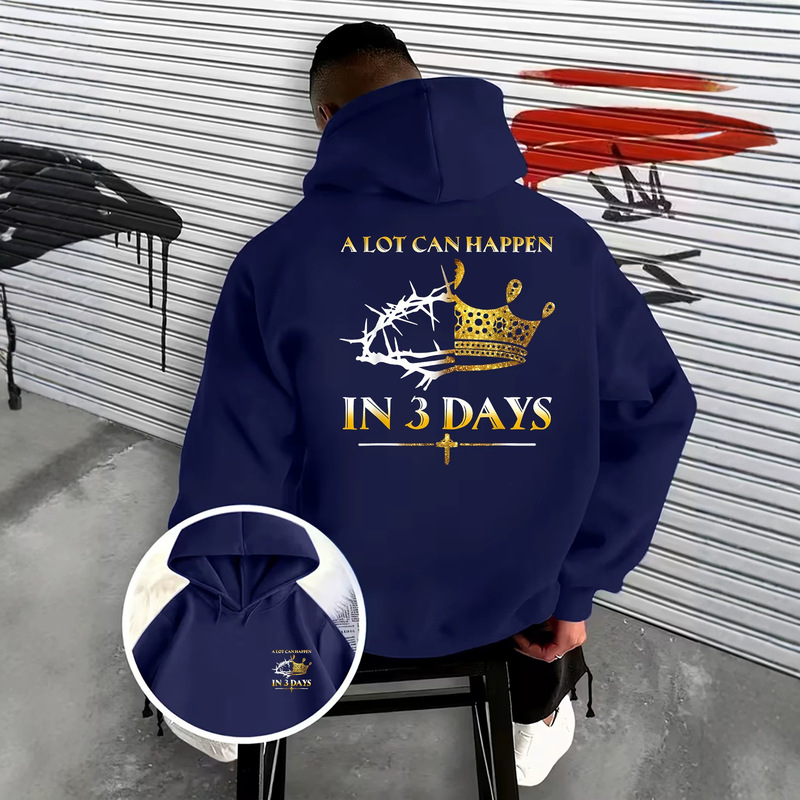 American-style loose-fitting casual fleece-lined hoodie with gold thorn crown print, full of street-style impact and rich in symbolic details American-style loose-fitting casual fleece-lined hoodie with gold thorn crown print, full of street-style impact and rich in symbolic details