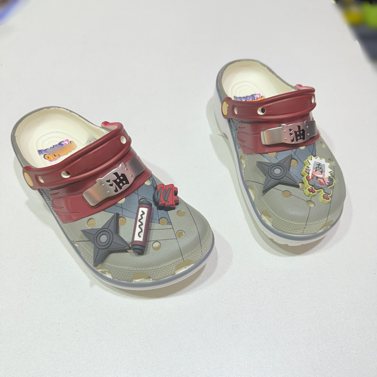 Zuecos perforados estilo anime Naruto transpirables unisex