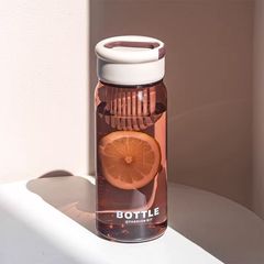 新しいタイプの学生のコップのデザイン感があります。