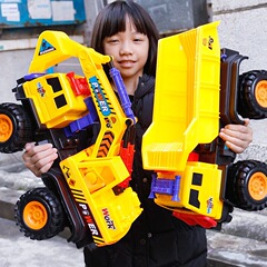 子供用の超大型シミュレーション滑走工事車の掘削機のダンプカーは夜の市場に耐えて屋台のおもちゃの贈り物を並べて卸売りします。