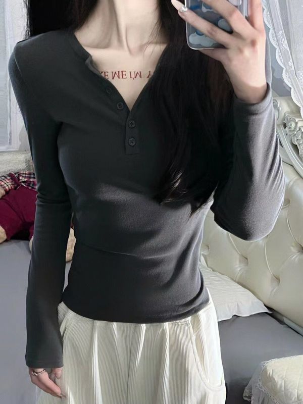 灰色正肩单排扣打底衫女秋季2025新款半开领纯欲辣妹长袖内搭上衣|undefined