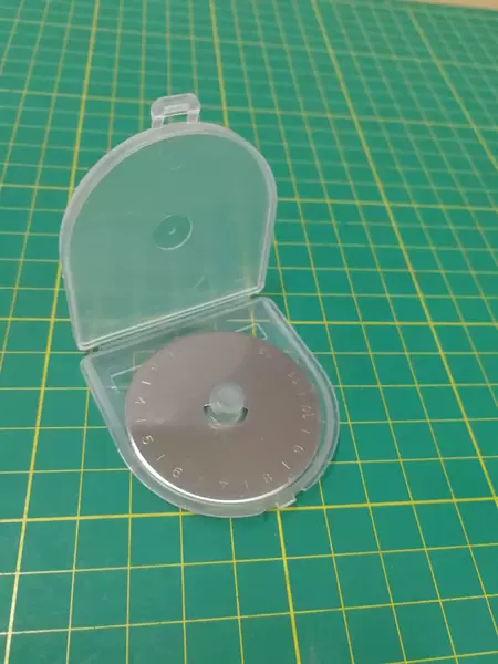 Blade scaled, 45mm