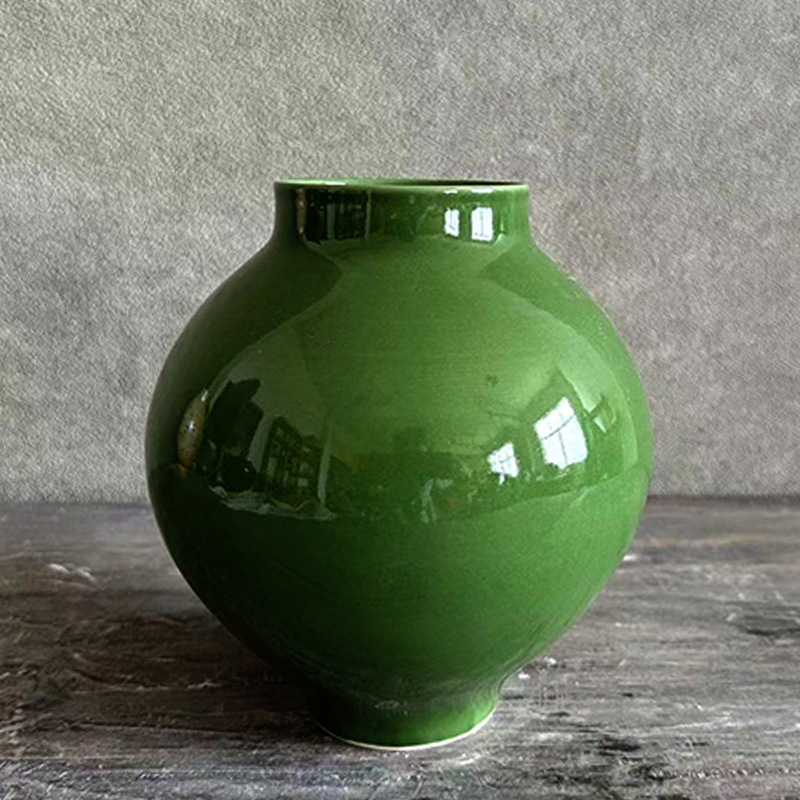 녹색 약간의 결함 높이 22CM, 너비 19CM, 직경 9CM