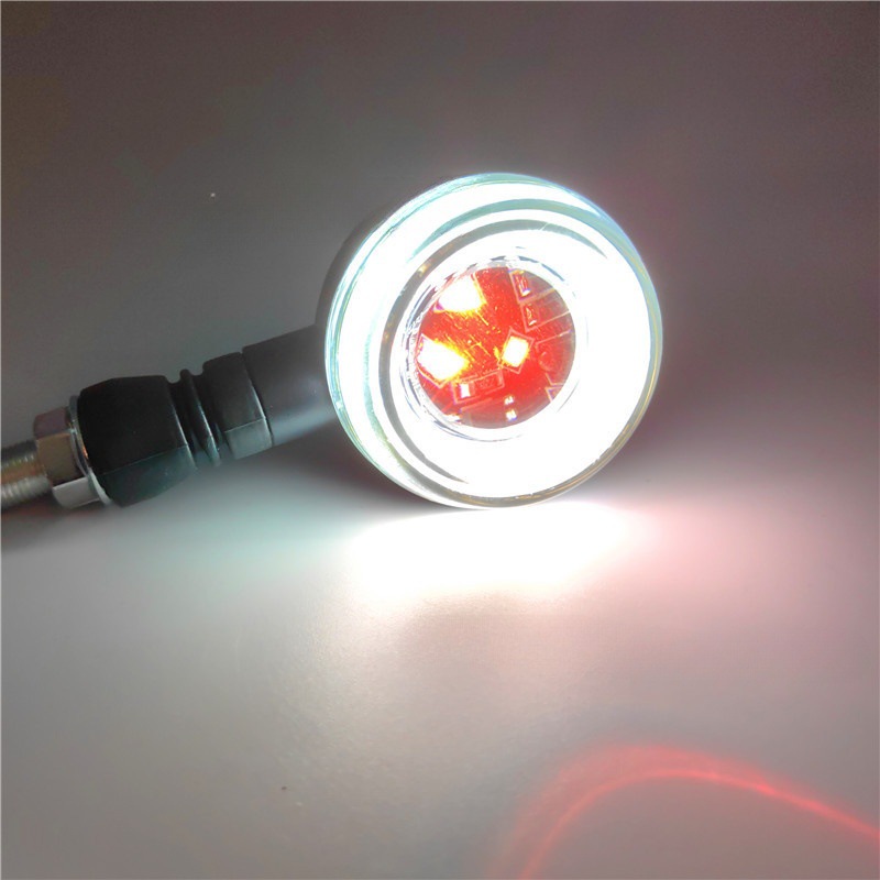 흰색 빛으로 다채로운 회전 운전