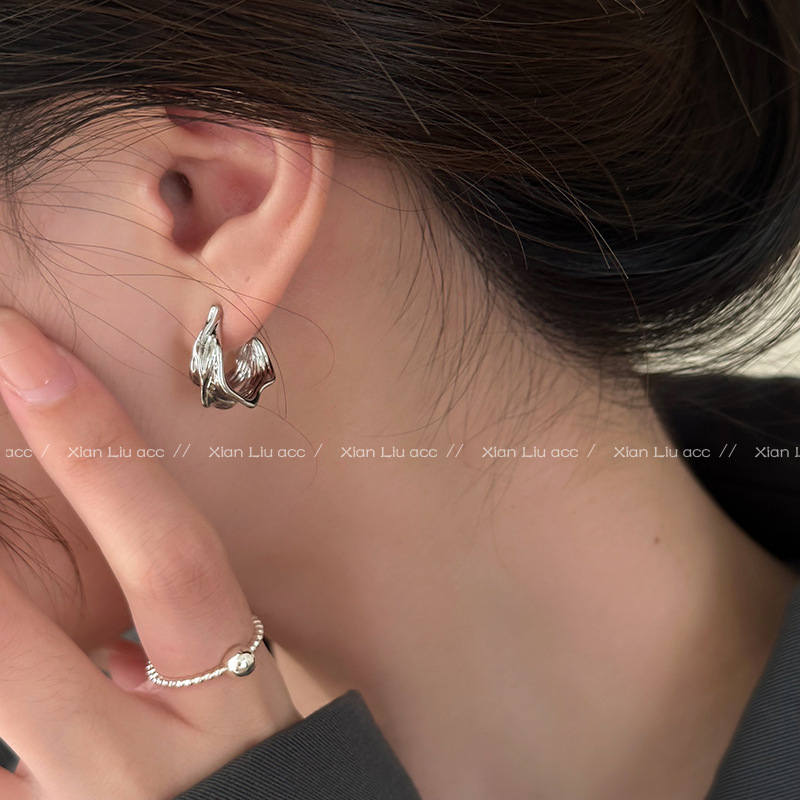 Light luxury niche design women's new earrings, simple unique temperament, atmospheric and high-end ear accessories_voghion.com