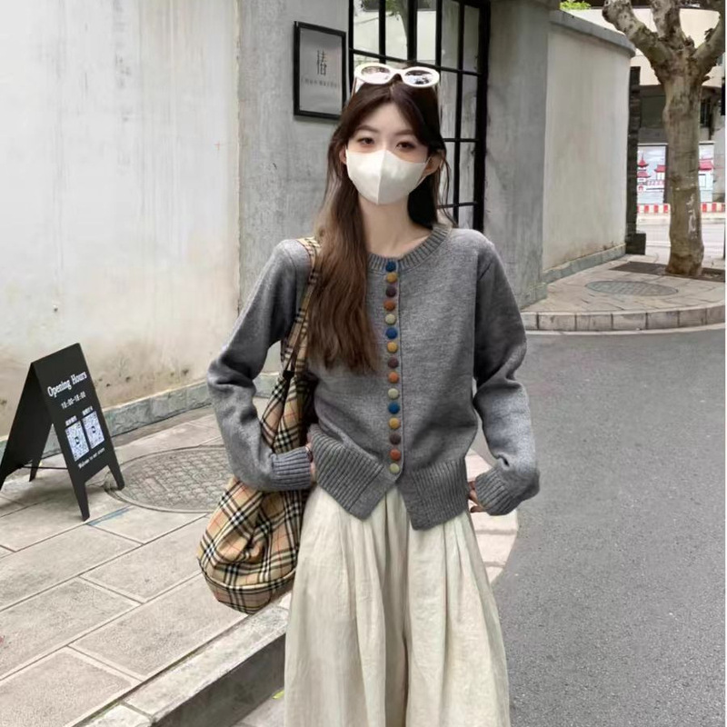 Early Autumn Color Button Knitted Sweater Cardigan Long-sleeved T-shirt Women's Spring and Autumn 2024 New Loose Fashion Niche Women's Top