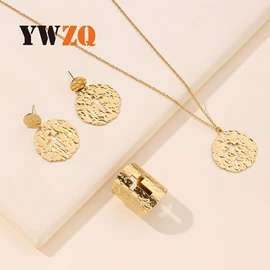 戒指;吊坠;手镯