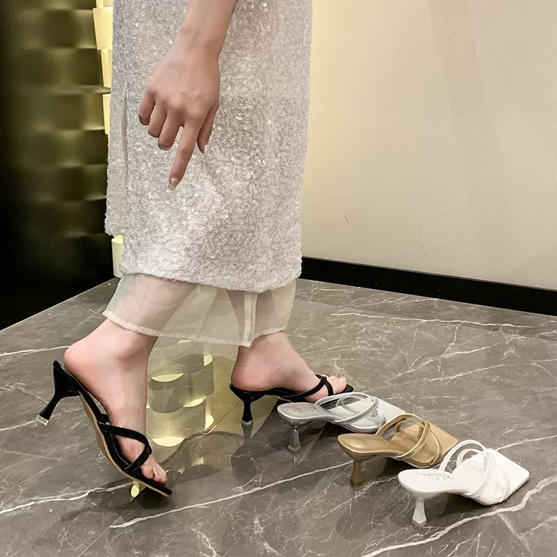 Квадратные каблуки и взрывные буксирные 2024 летние новые сандалии с высокой красотой, нишевые износостойкие носки на высоких каблуках
