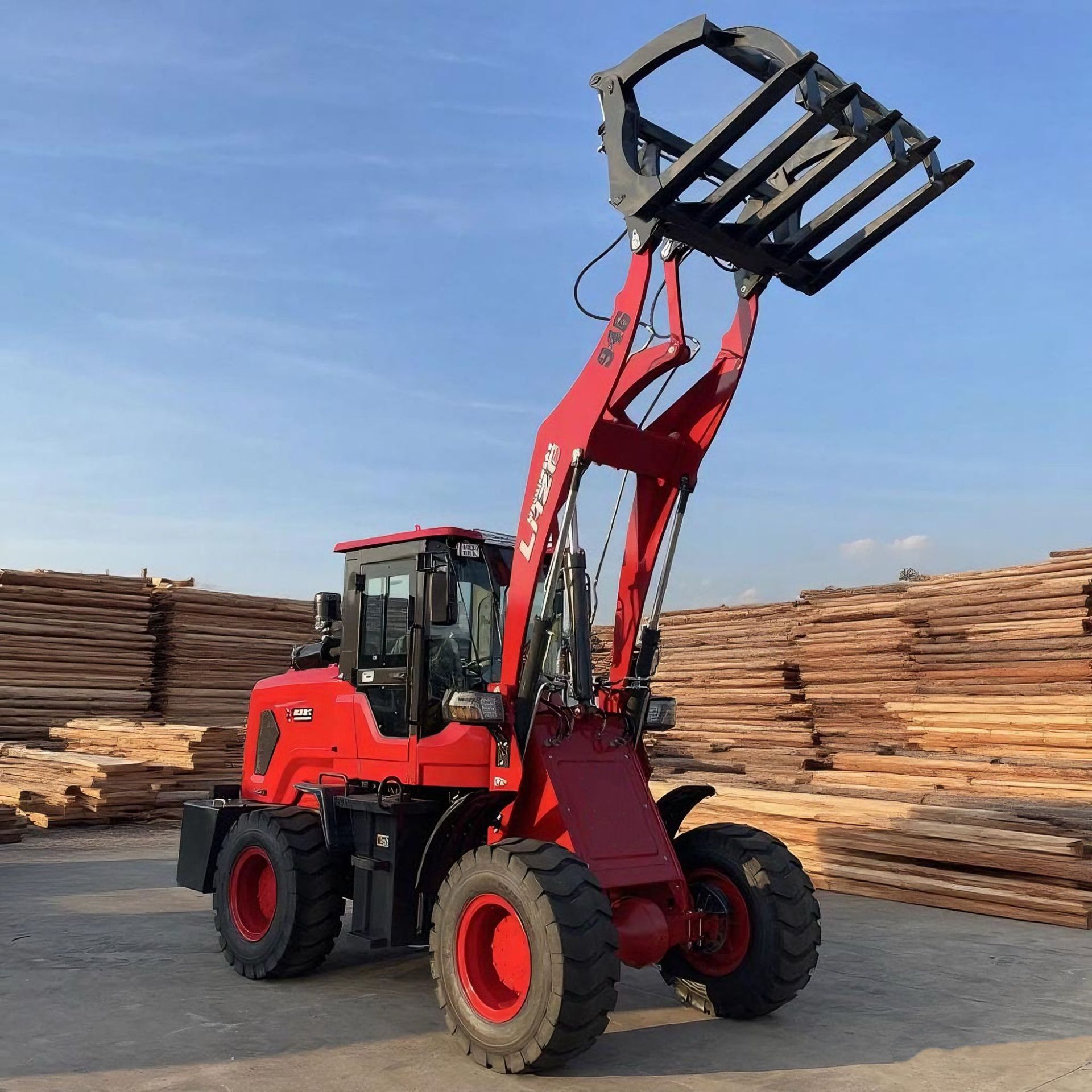Máquina de agarración de hierba y madera cargador pequeño carretilla elevadora maquinaria de ingeniería maquinaria agrícola carretilla elevadora de cuatro tracciones