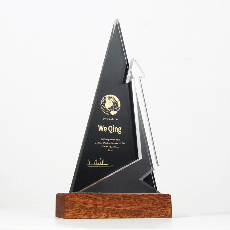 Trofeo de cristal personalizado de alta gama, madera triangular, nombre grabado, patrón de tierra, premio empresarial, selección de honor
