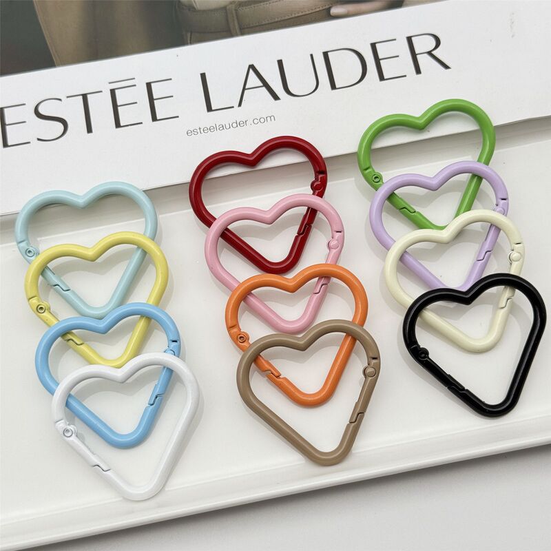 Colorful Alloy Spray-Painted Heart Spring Buckle DIY Keychain Bag Pendant Water Bottle Hanging Buckle Carabiner Heart Buckle