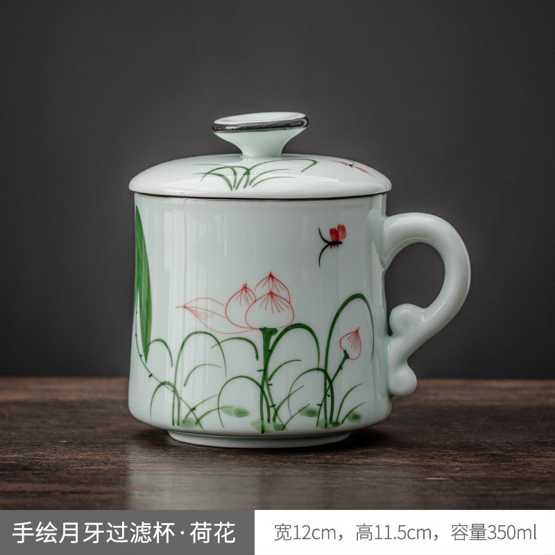手描きの陶磁器のお茶の杯の三日月の濾過の杯は蓋の個人の専用の会議の杯を持ってお茶の事務のコップのメーカーの直接販売を入れます。|undefined