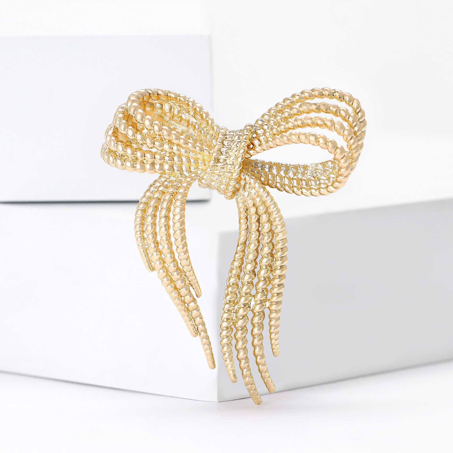 High-grade Elegant Alloy Enamel Hollow Rope Bow Brooch Exquisite Women's Clothing Corsage Jewelry Pin