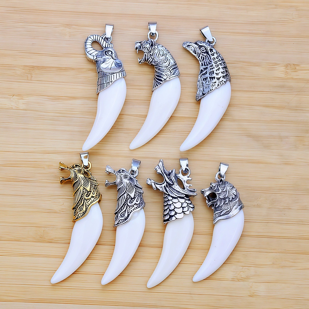 Men's Retro Tibetan Silver Simulation Dog Tooth Jewelry Pendant Accessories Large Imitation Wolf Tooth Pendant Necklace Pendant Wholesale