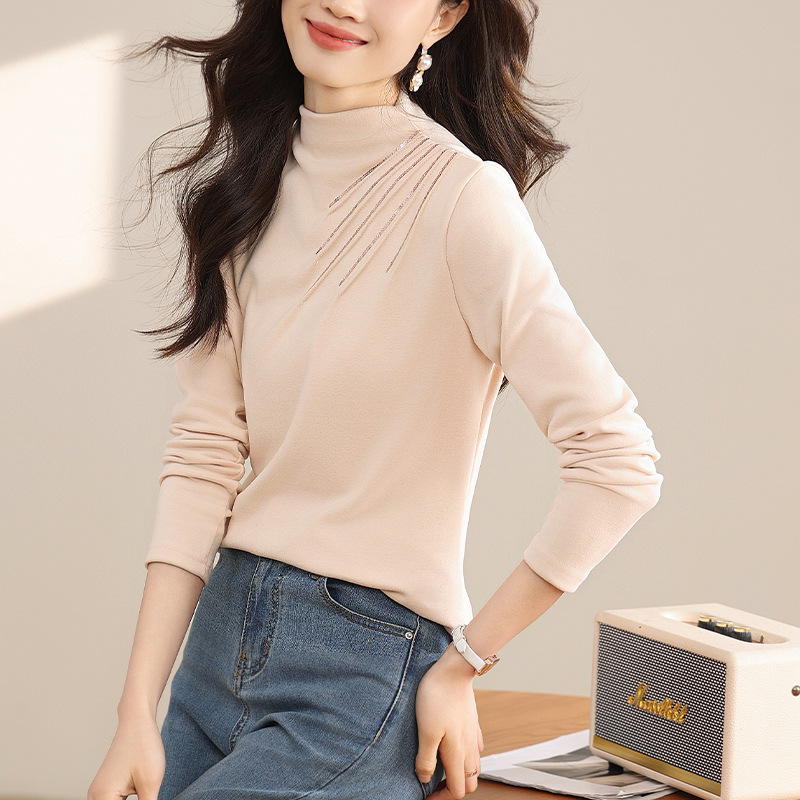 Shipped. Temperament Hot Diamond Inner Wear 2023 New Winter Style Fashionable Simple Versatile Warm Slim Bottoming Shirt..