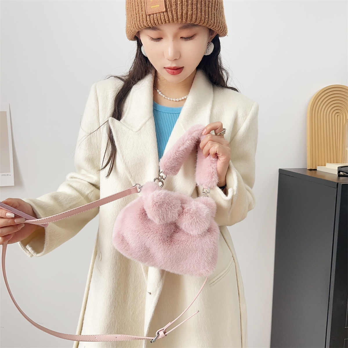 Shoulder Bag, New Plush Handbag For Autumn And Winter 2024, Fashionable And Popular Bow-knot Versatile Lady's High-end Crossbody Bag._voghion.com