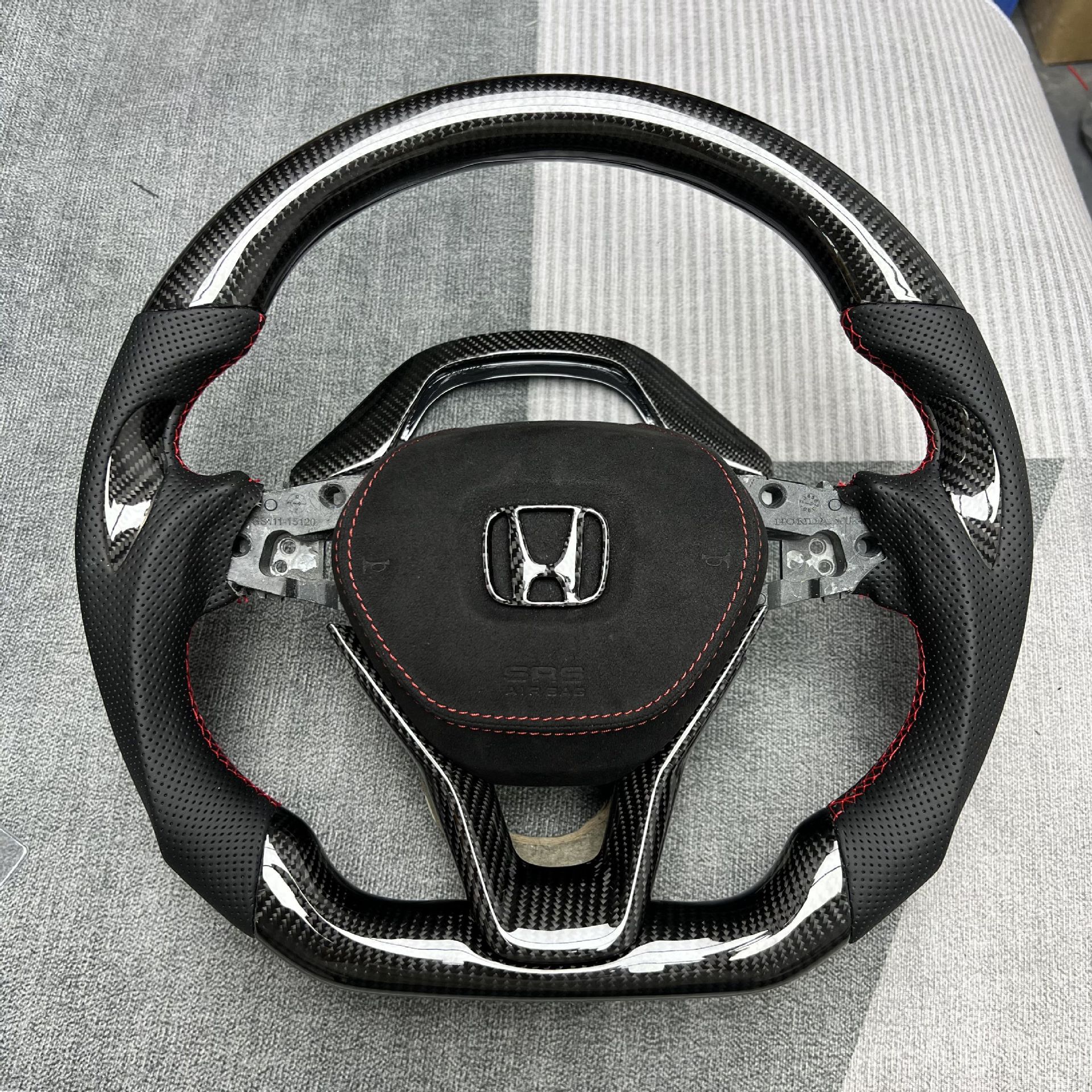 Manufacturer's Hot-Selling Custom Car Steering Wheel Suitable for Honda 10Th Generation Accord Carbon Fiber Steering Wheel Modification and Processing