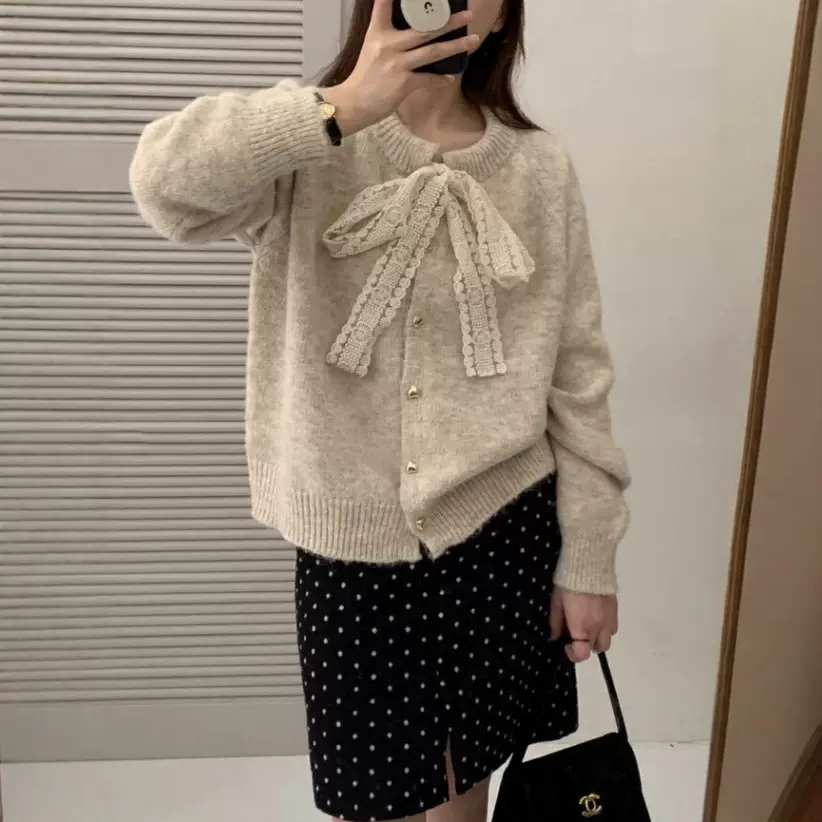 韩系系带蕾丝蝴蝶结圆领毛衣外套女装秋冬宽松爱心金扣子针织开衫