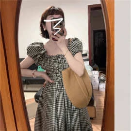 格子收腰连衣裙女2025夏季韩版小众肌理感气质度假长裙chic裙子女