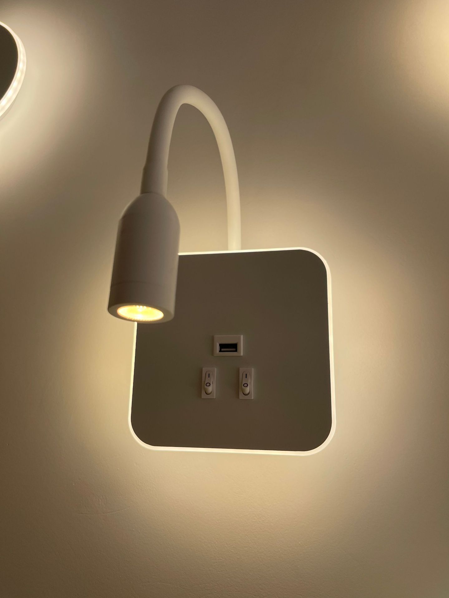 Lámpara de pared LED para lectura, carga de teléfono móvil USB, transfronteriza, para mesita de noche de hotel, estudio interior, dormitorio