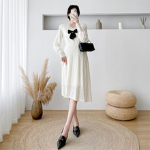 孕妇装2025秋冬连衣裙中长款蕾丝裙哺乳裙外穿长裙长袖潮