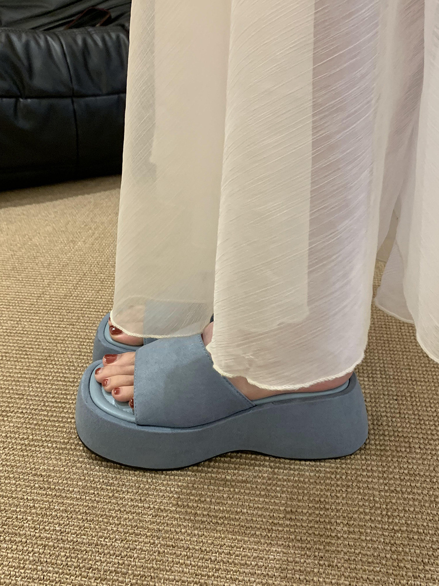 Zapatillas rojas retro de suela gruesa, zapatos de hadas, desgaste exterior 2025 nuevo verano, sandalias y sandalias de todo fósforo