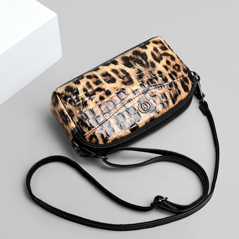 Borsa a tracolla di lusso in vernice con stampa leopardata_voghion.com