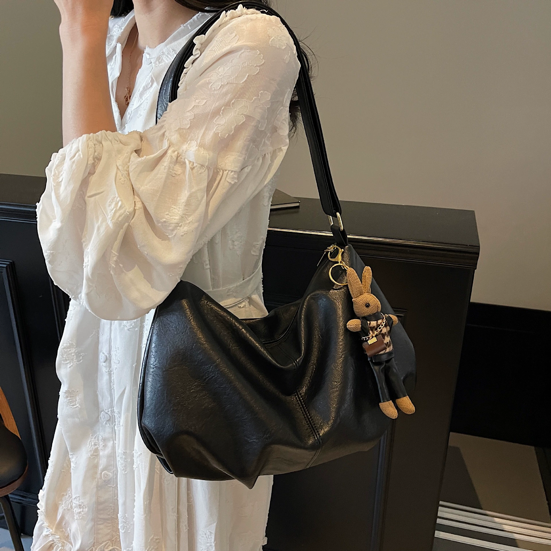 Retro capacious shoulder bag, universal one-shoulder bag, high-end