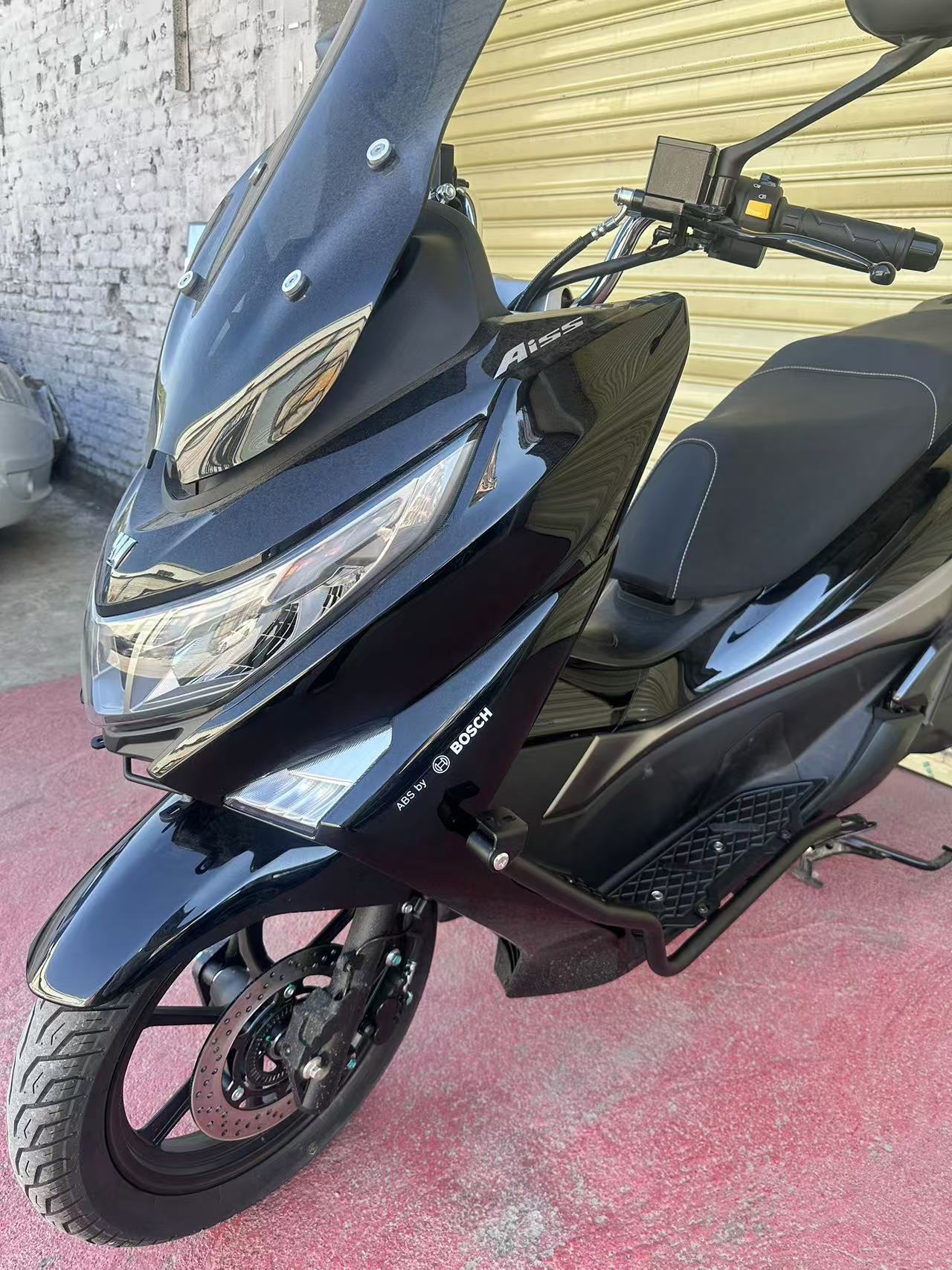 Suitable for Haojue Uhr150 Stainless Steel Bumper Body 22mm Anti-Side Guard Bar with Aluminum Alloy Pedal