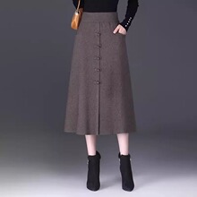 加厚针织a字裙半身裙秋冬2025新款高腰显瘦中长款排扣气质包臀裙