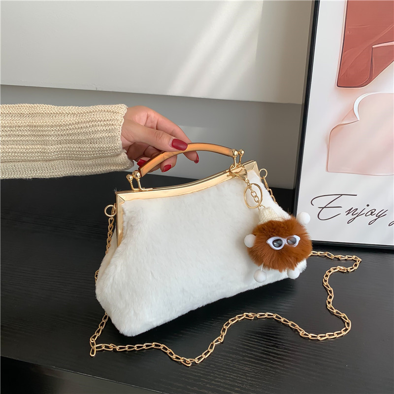 Women's Small Autumn&winter Plush Solid Color Fashion Ornament Square Lock Clasp Clutch Bag display picture 5