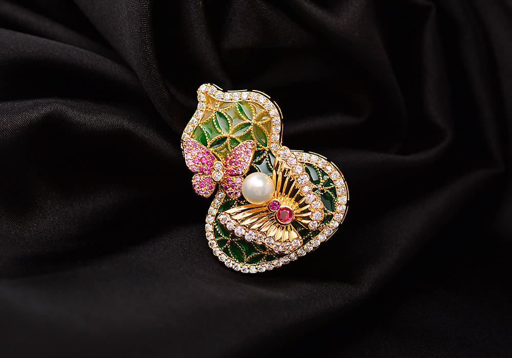 Traditional Chinese-style gourd and butterfly brooch, featuring openwork enamel and freshwater pearls, suitable as a pin or accessory for suits and coats