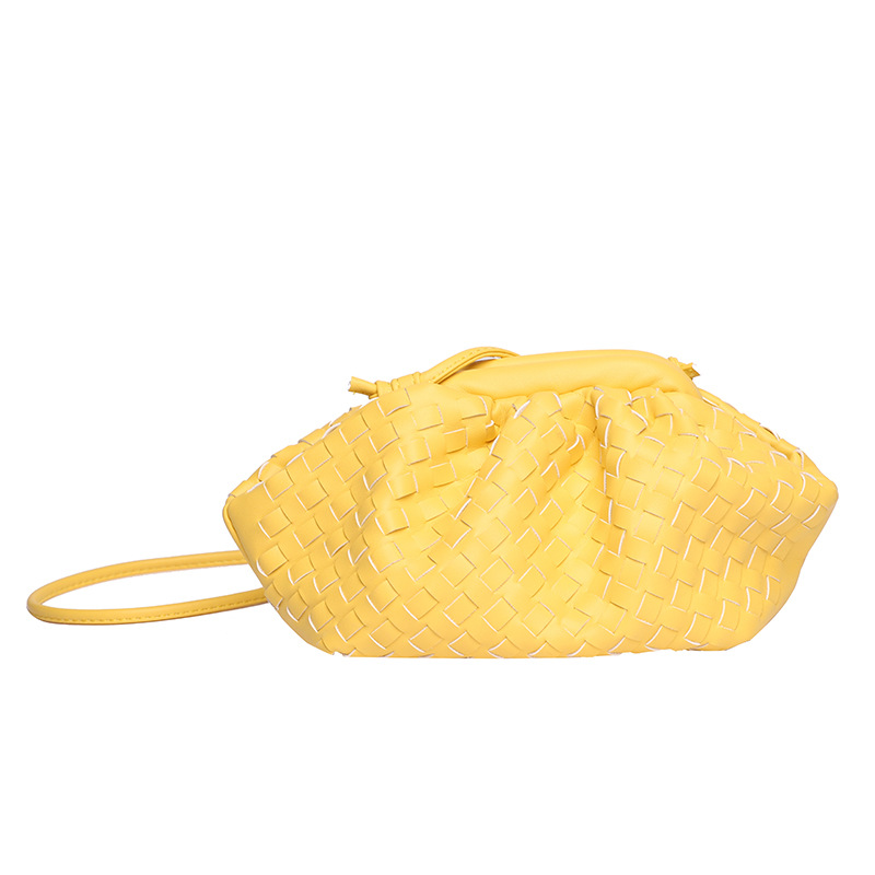 Bolsa de ombro feminina trançada com fecho estilo nuvem_voghion.com