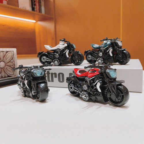 Creative new domineering motorcycle key chain exquisite car key chain bag pendant claw machine small gift wholesale