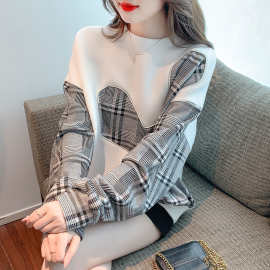 W3T实拍设计感格子拼接白色小熊圆领卫衣女秋季新款高级感上衣