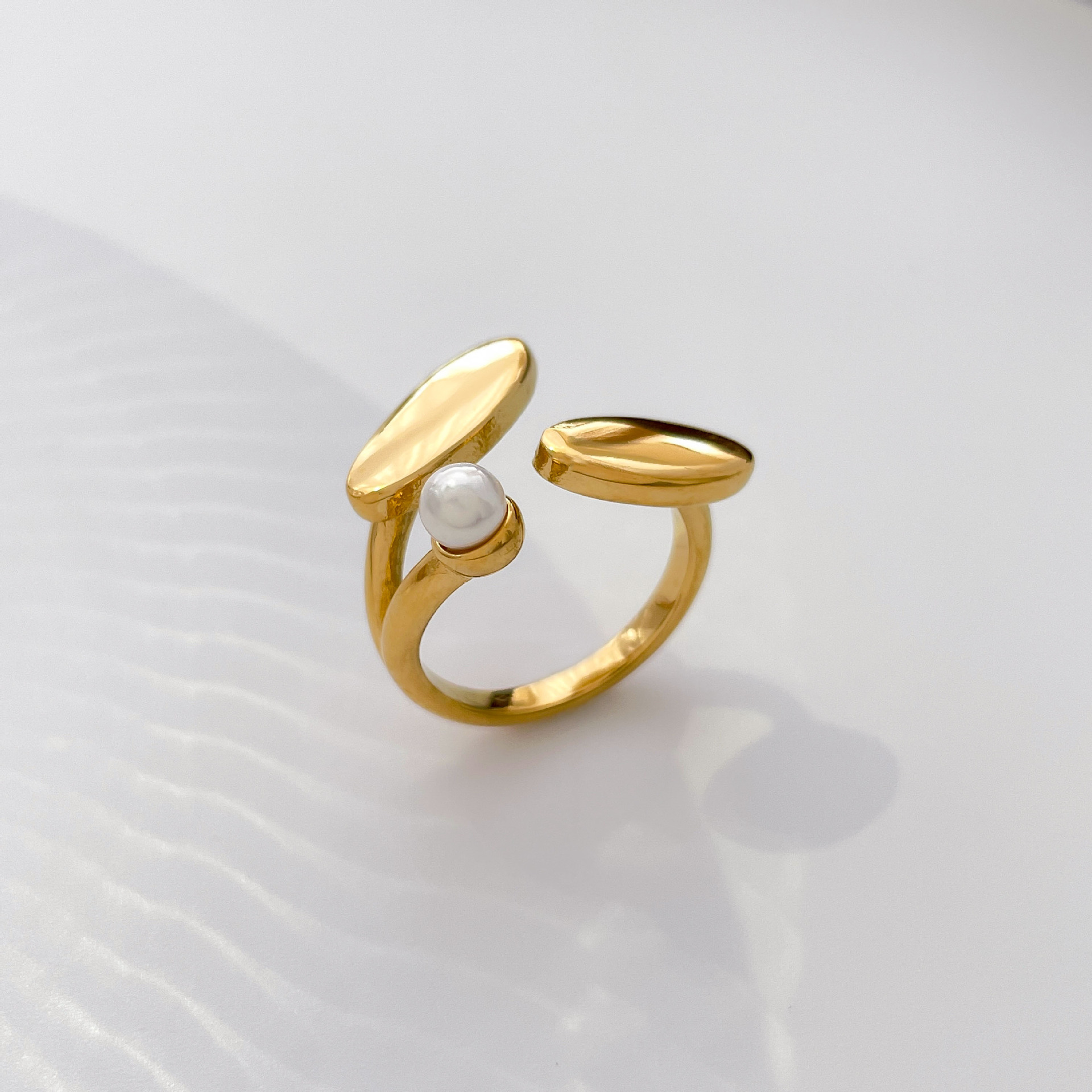 9g Weight Pearl Inlay Material Rings Classification 6, 7, 8 Ring Size 1 Piece Quantity Holiday, Daily Occasion Titanium Steel Material Geometric Pattern Women's Gender Inlay Design Retro, French Style Style Wholesale Jewelry Retro French Style Geometric Titanium Steel Pearl Inlay Rings 7