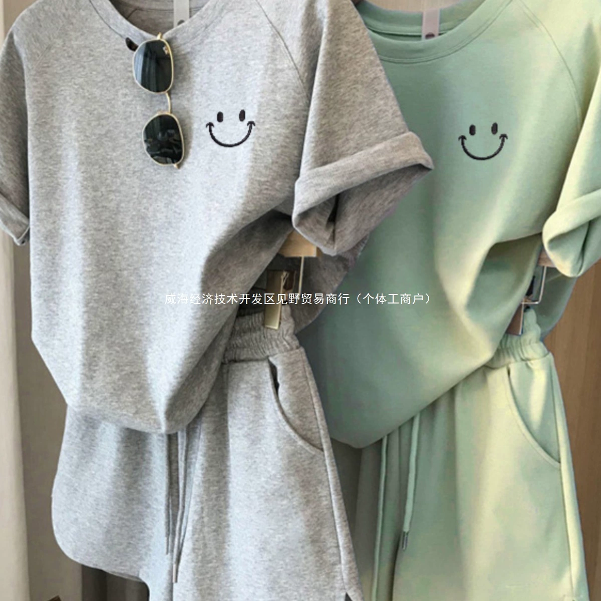 Летний костюм-шорты с короткими рукавами, повседневный спортивный костюм из двух частей для женщин летом, свободный, можно носить на улице, чтобы показать белизну и стройность.