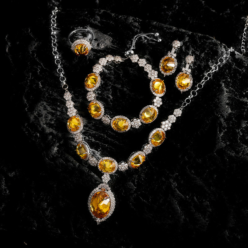 Súper Hada temperamento creativo collar anti-incrustaciones hembra brillante amarillo diamante aretes anillo abierto pull pulsera colorido tesoro conjunto de cuatro piezas