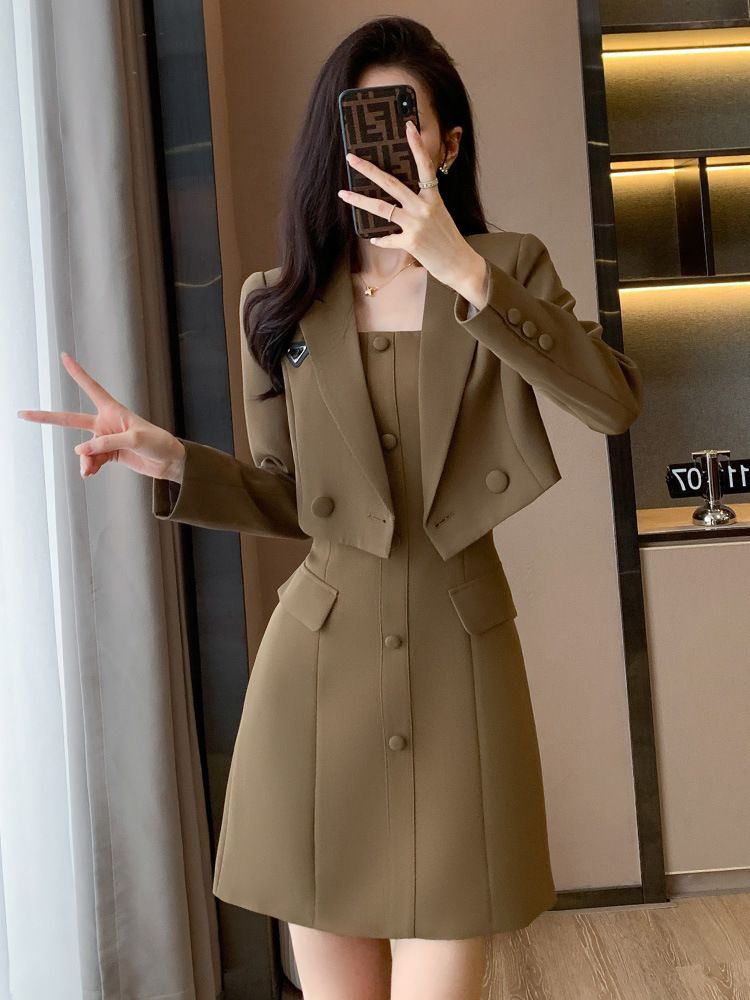 Autumn colored short classic suit jacket