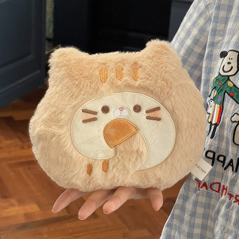 Pequeño libro rojo con galletas de mantequilla, muñecas de gato, muñecas de piel de tigre, muñecas de peluche curadas, muñecas de gato lindas