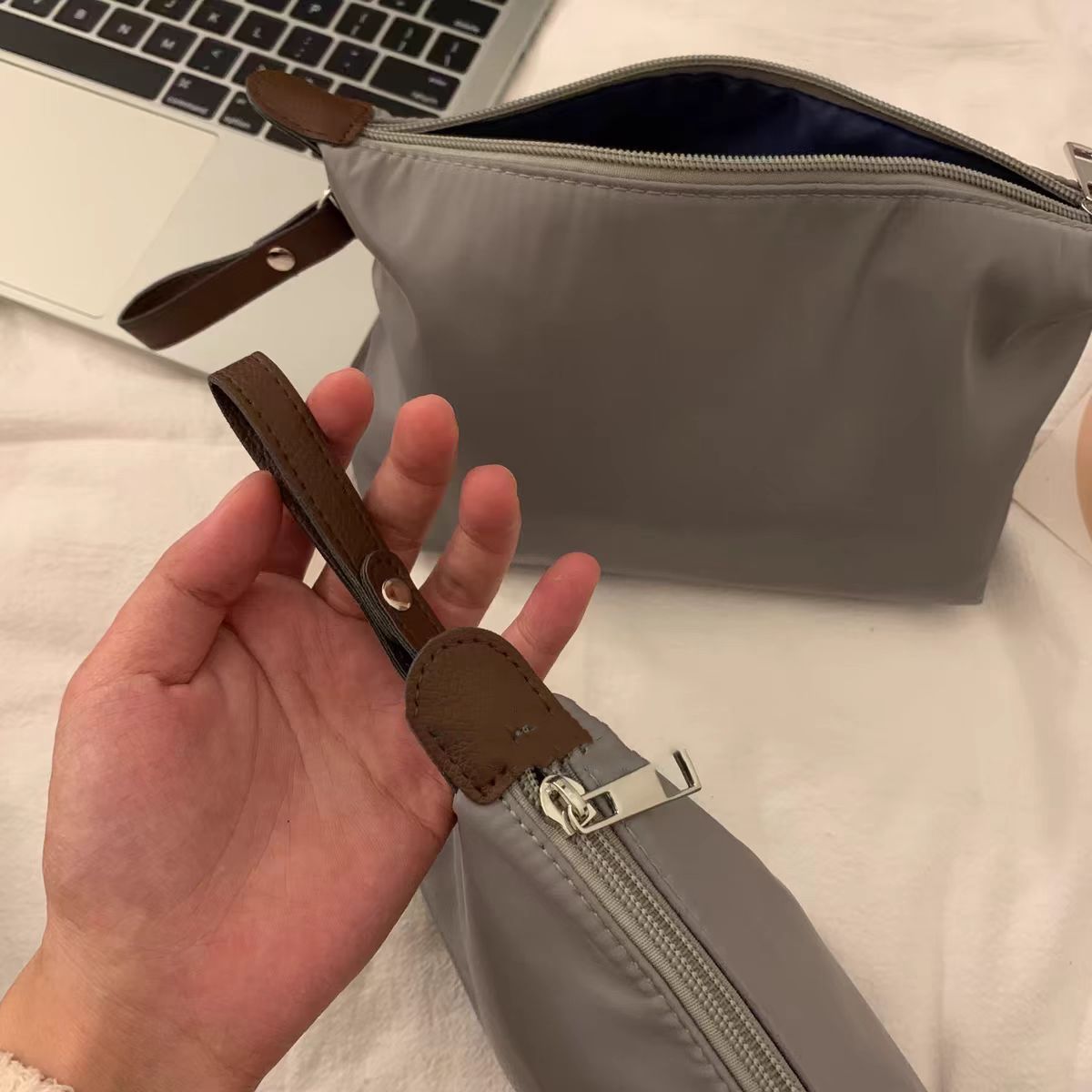 Nueva memoria compuesta bolsa de maquillaje portátil de viaje bolsa de almacenamiento de maquillaje bolsas de bolsas impermeables image 4