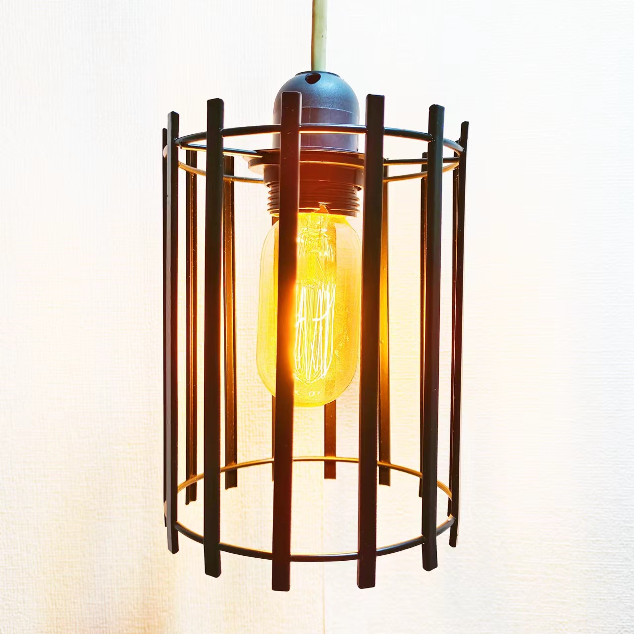Transfronteriza europea y americana popular barra de hierro forma geométrica simple iluminación hogar leche tienda de té araña pantalla Shell