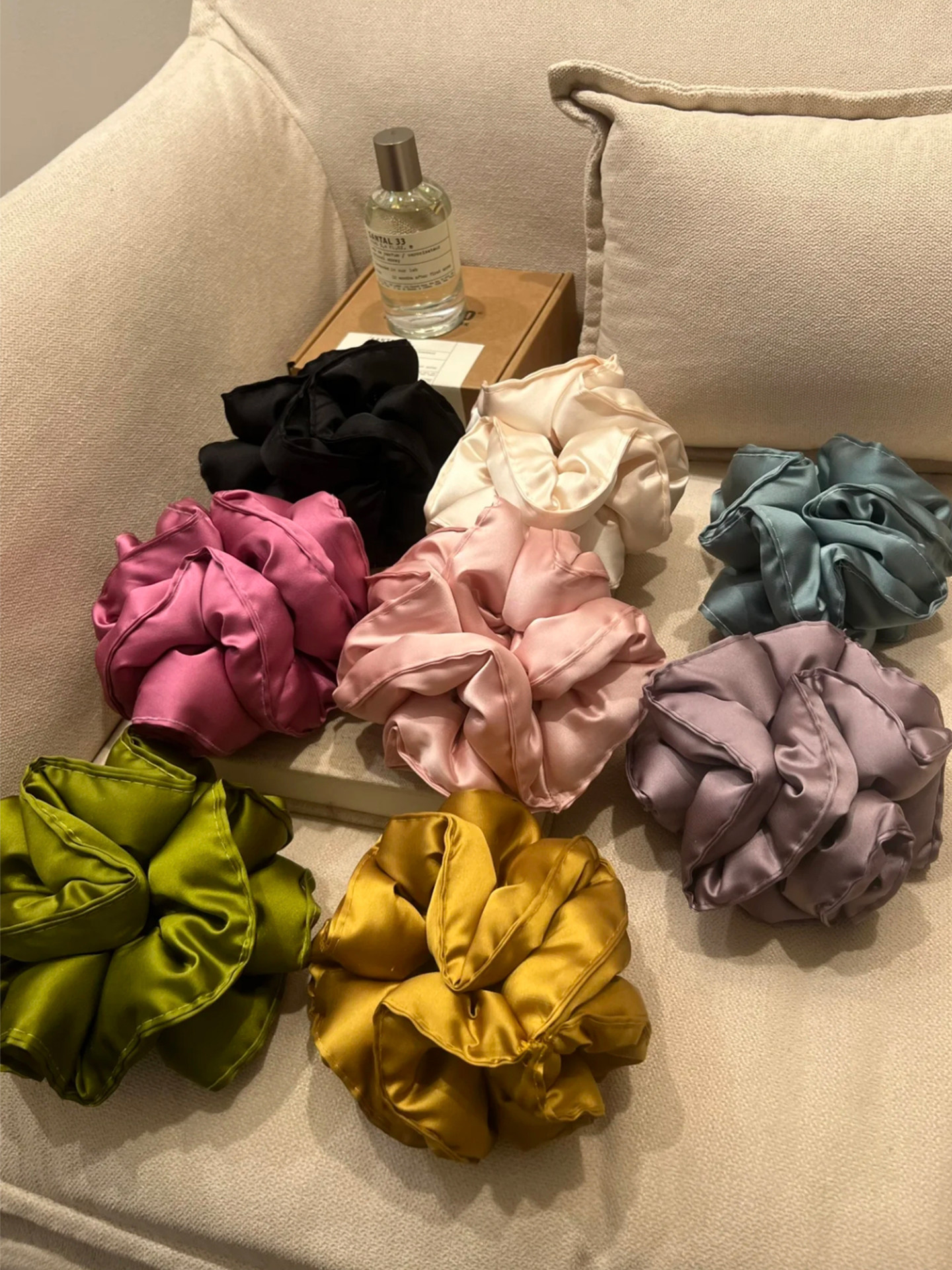Slim Waist! Satin-Filled Pillow Hair Tie, Versatile Bun Hair Accessory for Women, Elegant Hair Tie Headband