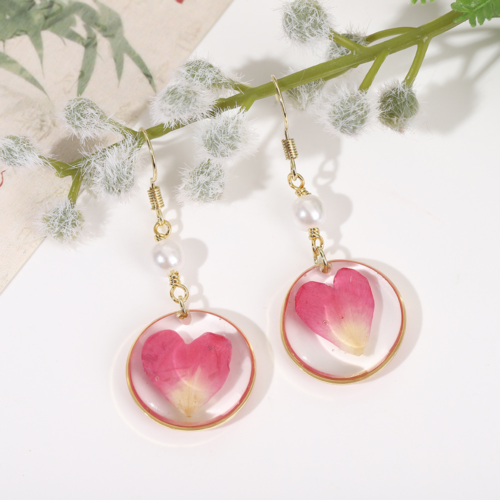 Pendientes colgantes de corazón con flores secas y borla_voghion.com