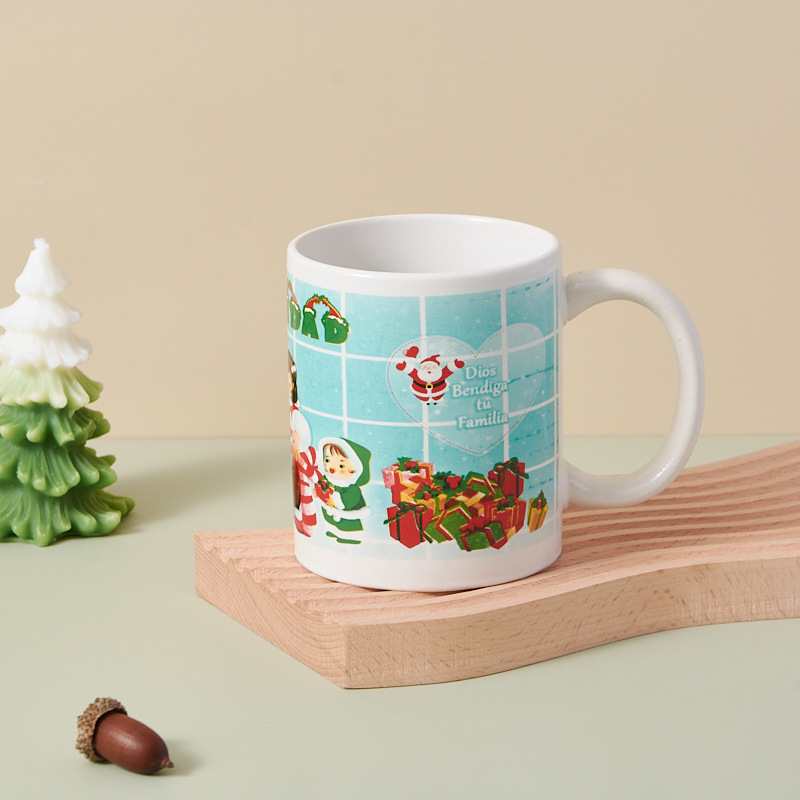 Comercio exterior al por mayor varios estilos de tazas de cerámica de Navidad juegos de regalo de mano de vacaciones tazas de café caseras tazas de agua