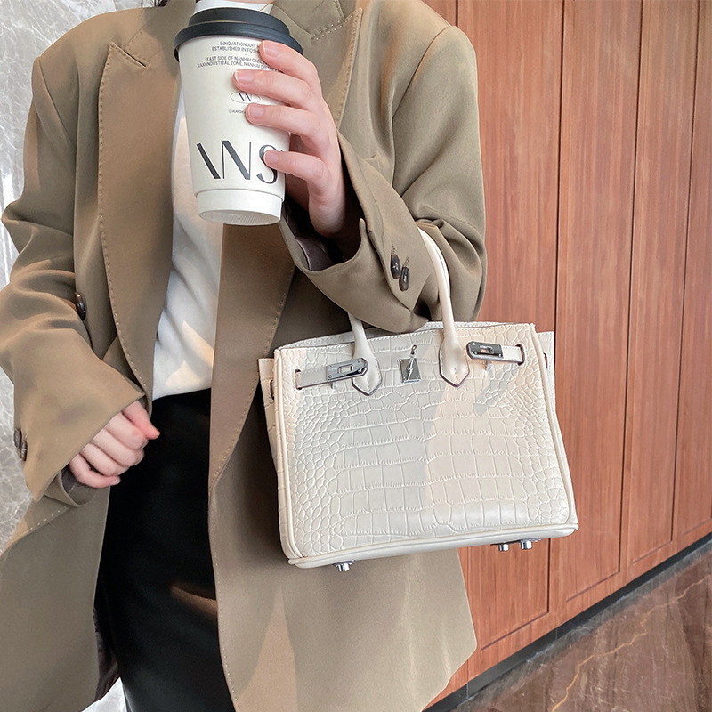 High-End Crocodile Pattern Platinum Bag Handbag 2026 New Minimalist Lock Large-Capacity Shoulder Crossbody Bag