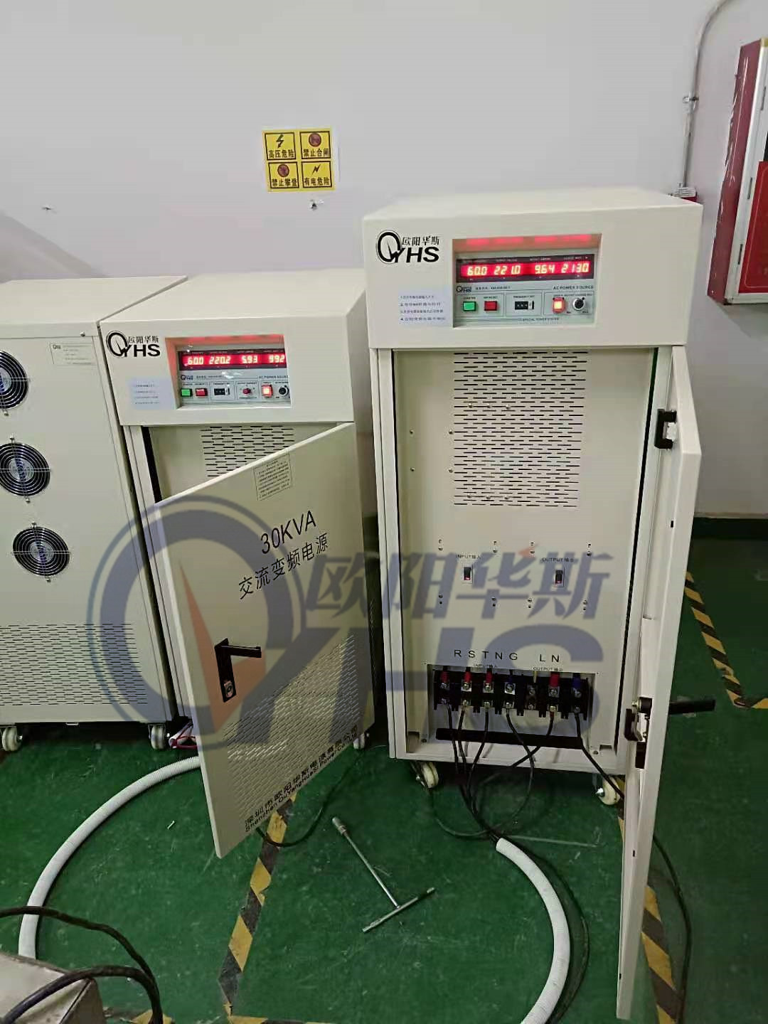 ŷ����˹30KVA��Ƶ��Դ�����ϻ������У�׼�����������ͻ�